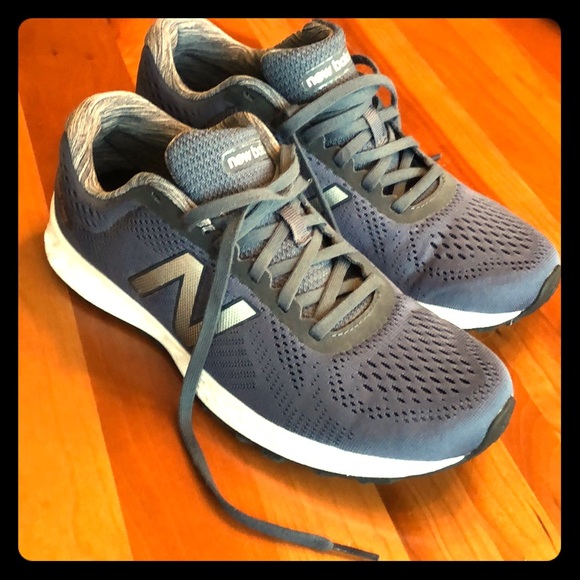 dark gray tennis shoes